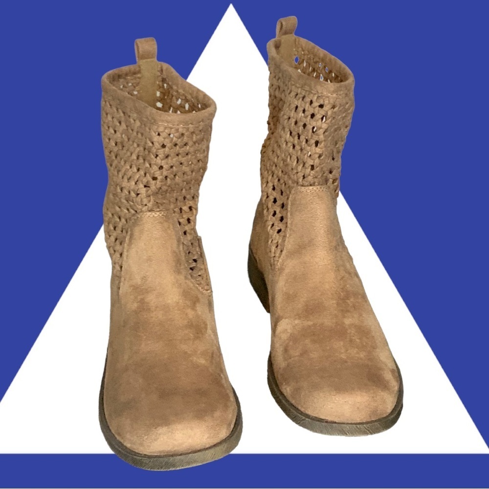 Mudd New Without Tag or Box Tan Camel Slip On Boots Wm 10